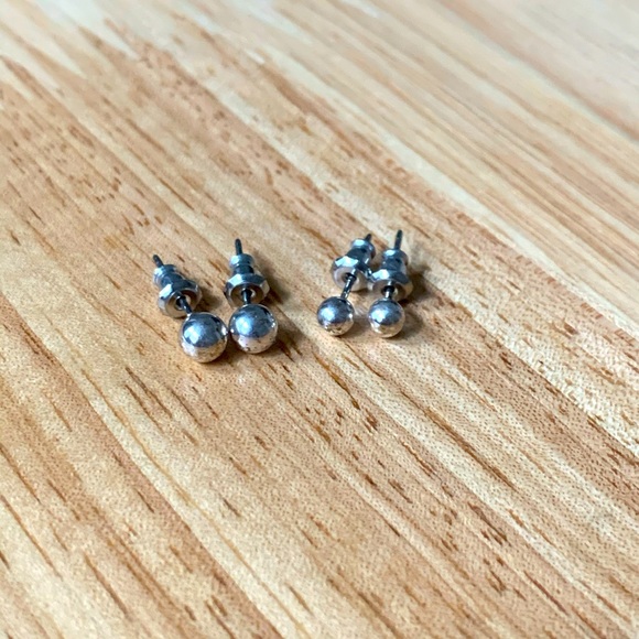 2 Pairs of Matching Silver Ball Stud Earrings - Picture 1 of 6